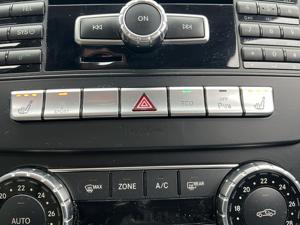 MERCEDES-BENZ C 220 CDI BlueEFFICIENCY (Automata) Xenon Tempomat Ülésfűtés Navi Bluetooth Rendszeresen szervizelt!