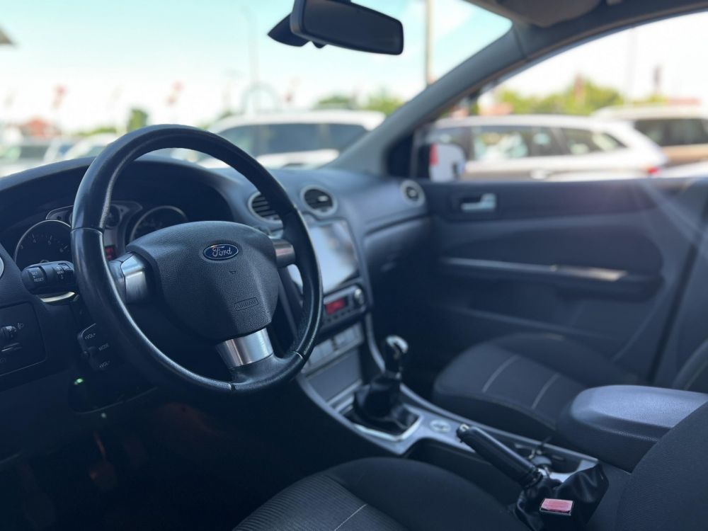 FORD FOCUS 1.6 Ti-VCT Trend Plus Magyarországi. Gyári fényezés. Végig vezetett szervizkönyv. Android!