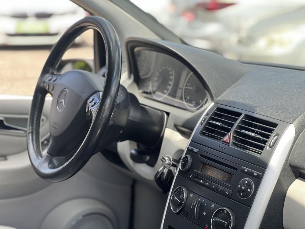 MERCEDES-BENZ A 180 CDI Avantgarde 169e km. világos belső. teljes nagyszerviz elvégezve!