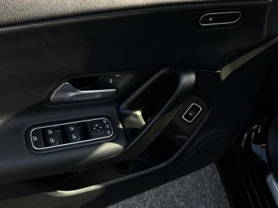 MERCEDES-BENZ CLA 180 Style 7G-DCT Magyar 1tulaj Újszerű Carplay LED Kamera Touchpad Ülésfűtés