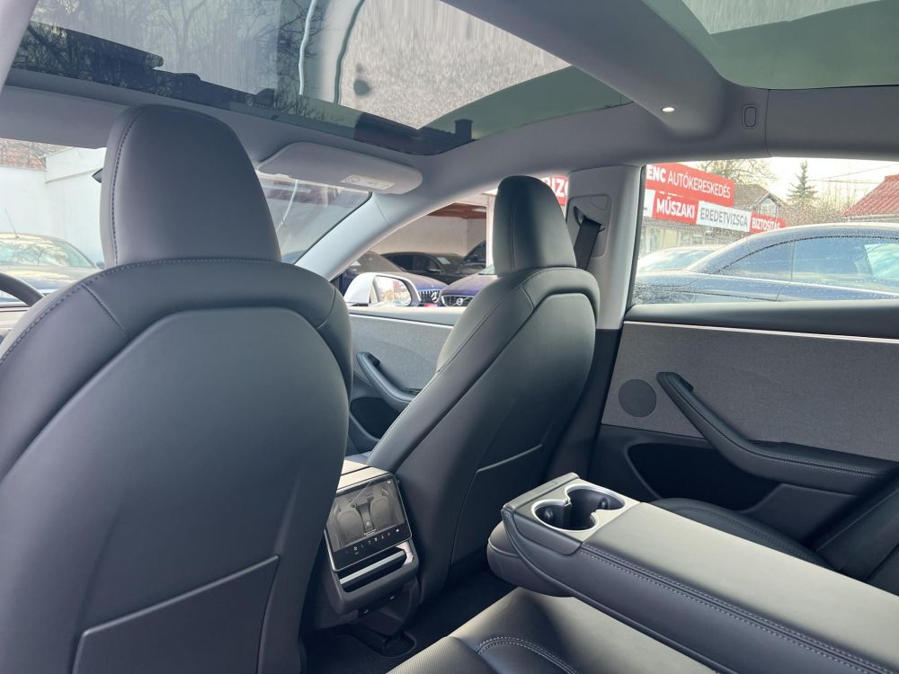TESLA MODEL 3 RWD Premium (Automata) Ülésszellőztetés. hátsó kijelző. 2031-ig garancia!