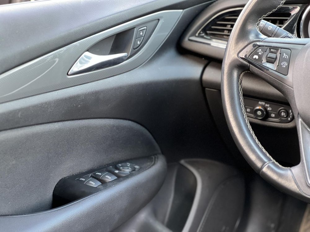 OPEL INSIGNIA Sports Tourer 1.5 Edition Start Stop M.o.-i. sérülésmentes. 4 évszakos gumik. CARPLAY!