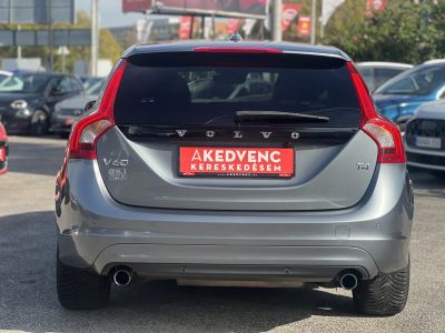 VOLVO V60 2.0 [T4] Kinetic Geartronic M.o.-i. magasan felszerelt. végig vezetett szervizkönyv!