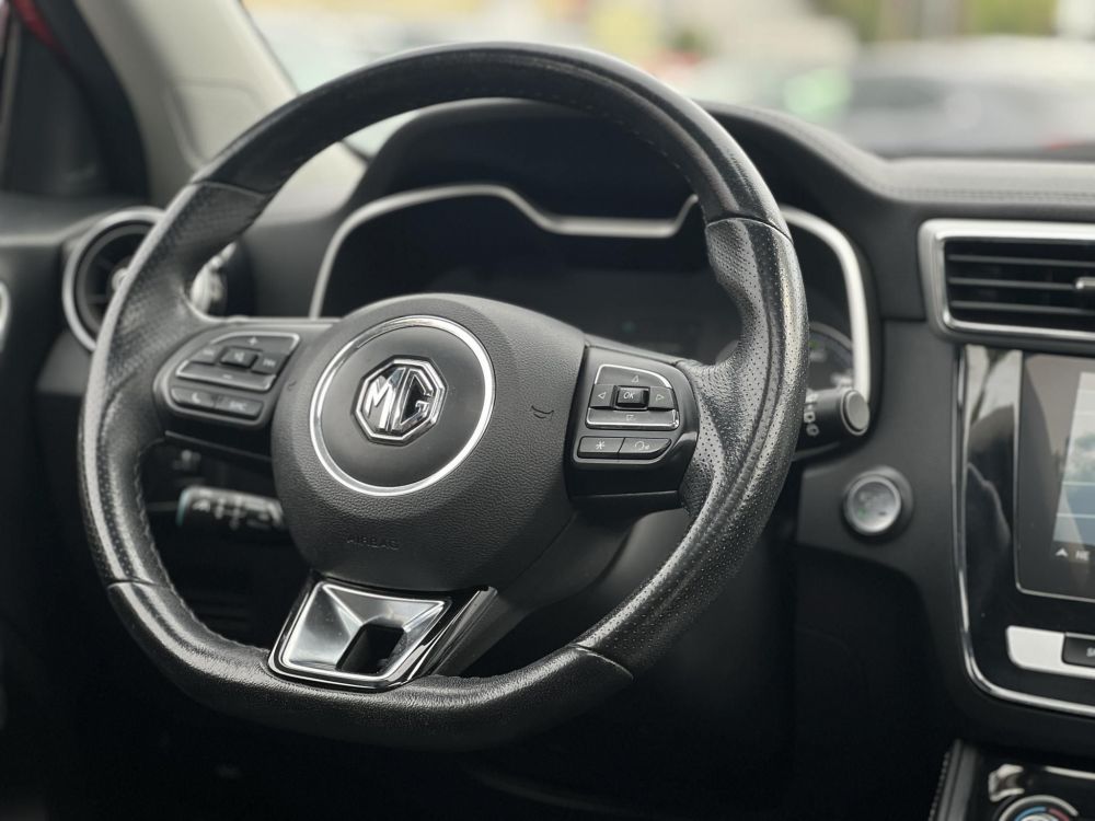 MG ZS EV Luxury. 68e km. végig vezetett márkaszerviz. Carplay. panorámatető