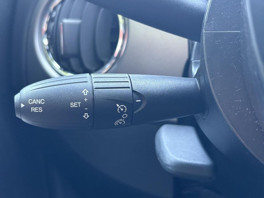 FIAT 500 1.2 8V Lounge Dualogic M.o.-i. Klíma Tempomat Bluetooth 42e km! Military green Edition!