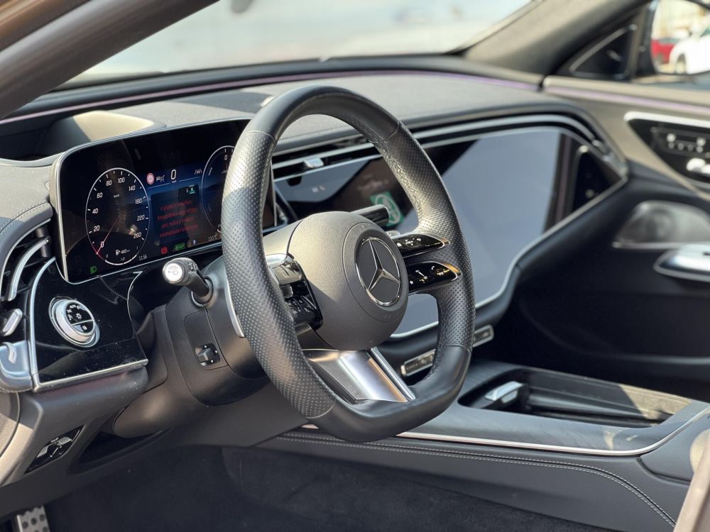 MERCEDES-BENZ E 300 e T 9G-TRONIC Plug-in hybrid AMG. 4D Burmester hifi 3DX2 kijelző Panorámatető Masszázs ülések!