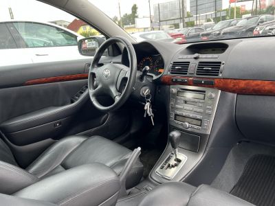 TOYOTA AVENSIS 2.0 Sol Executive (Automata) Tempomat Digitklíma Ülésfűtés Bőr Téli-nyári gumi!