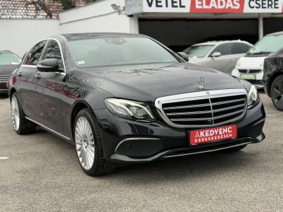 MERCEDES-BENZ E 220 d 9G-TRONIC Megkímélt állapot. LED Holttér HUD Carplay Fakormány 360kamera