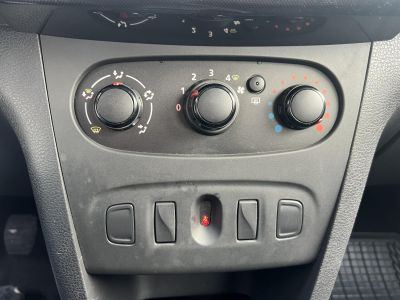 DACIA LOGAN 1.0 Ambiance 62e km. Bluetooth Vonóhorog Megkímélt!