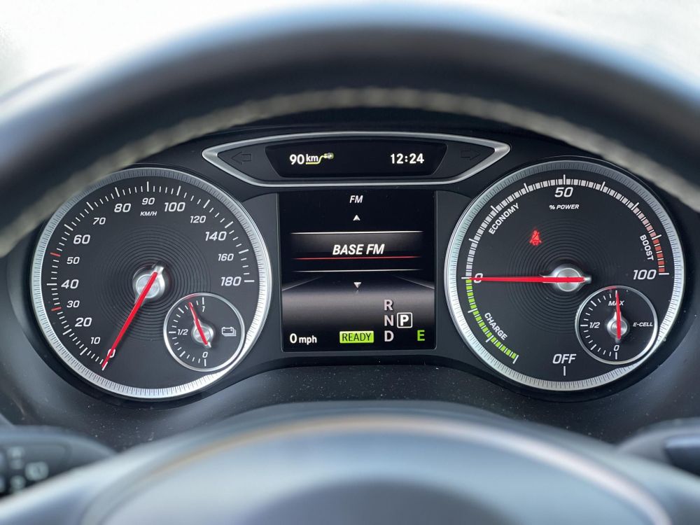 MERCEDES-BENZ B 250 E (Automata) 94e km. téli-nyári gumi. kamera. 2 gyári kulcs!