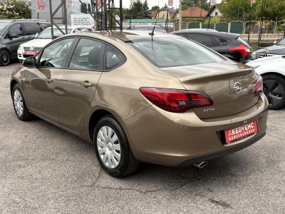 OPEL ASTRA J 1.4 T Selection M.o.-i. Klíma Tempomat Bluetooth