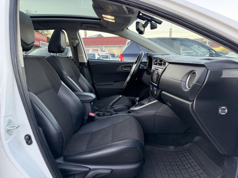 TOYOTA AURIS Touring Sports 1.8 HSD Executive Skyview (Automata) Panoráma Tempomat Ülésfűtés Kamera Keyless Navi