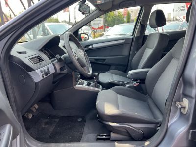 OPEL ASTRA H Caravan 1.6 Enjoy Rendszeresen karbantartott! Klíma Tempomat Alufelni Multikormány