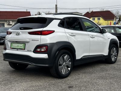 HYUNDAI KONA EV 64kWh Style HUD. parkolóasszisztens. sávtartó. CarPlay. 400km hatótáv!