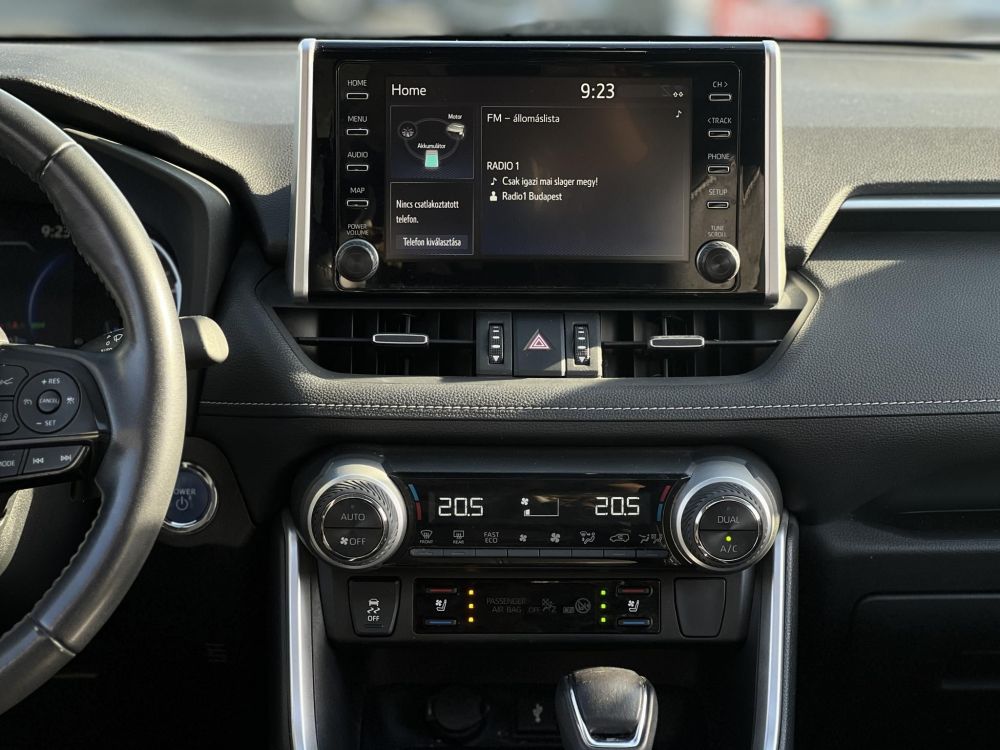 TOYOTA RAV 4 Rav4 2.5 Hybrid Executive AWD e-CVT 71e km. M.o-i. panorámatető. üléshűtés. memória. 360 fokos kamera. CARPLAY!