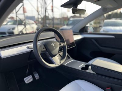 TESLA MODEL Y Performance AWD (Automata) 80e km. Fehér belső. FSD. AMD Ryzen. 2 gumigarnitúra. Garanciális!