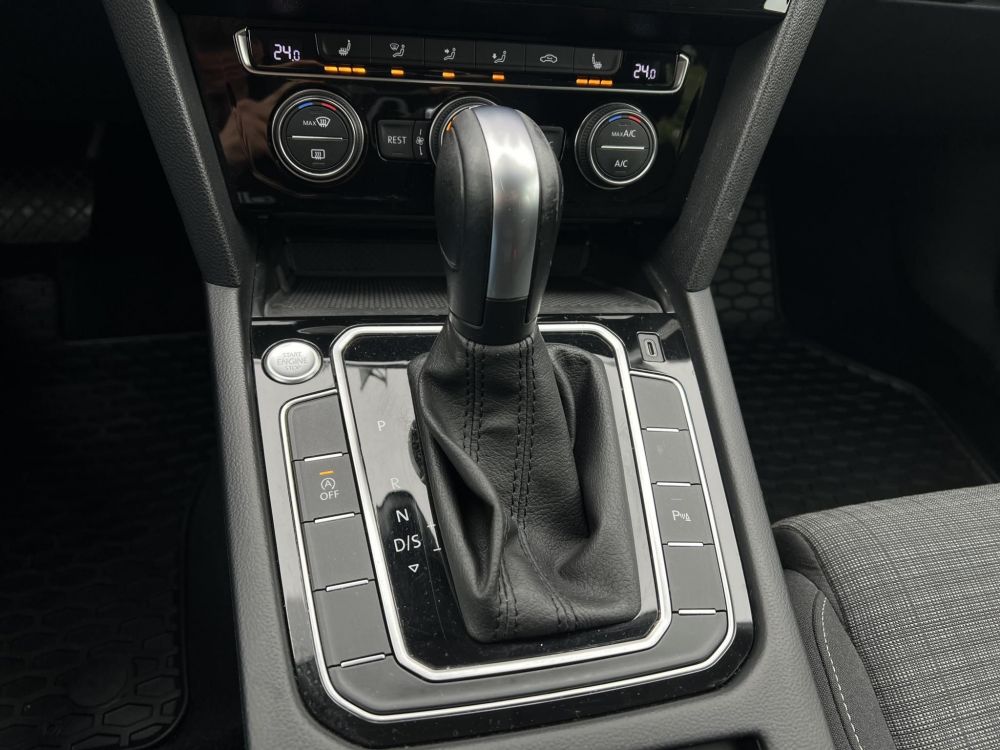 VOLKSWAGEN PASSAT VIII Variant 2.0 TDI SCR Business DSG Végig márkaszervizelt. LED Távtartó Ülésfűtés Navi Bluetooth MEGKÍMÉLT állapot!