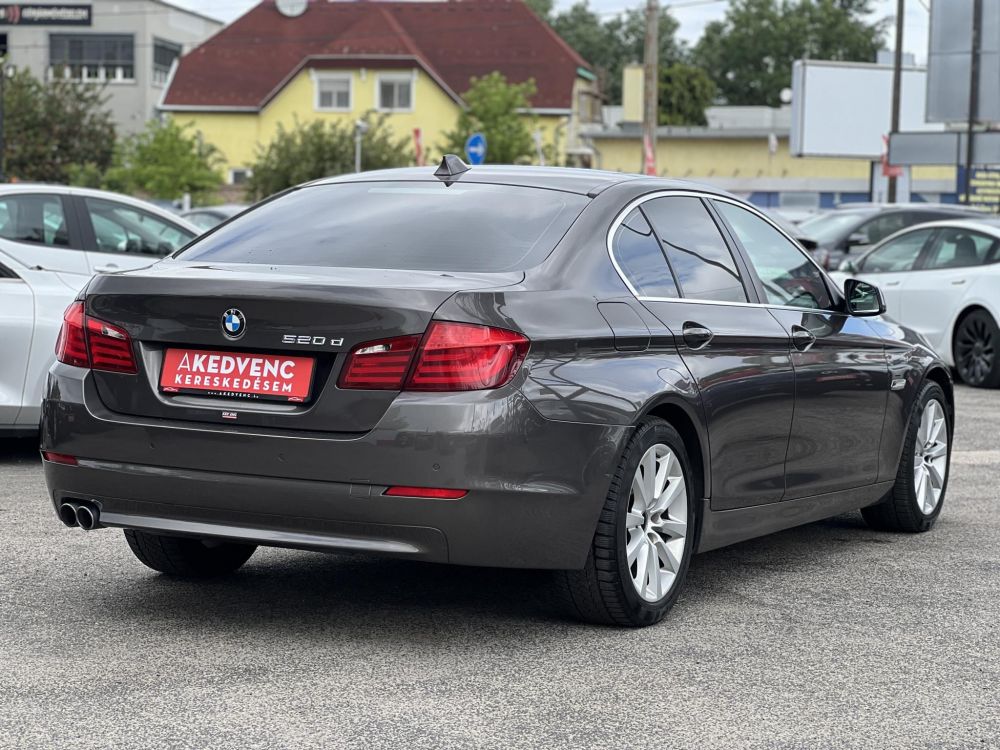 BMW 520d (Automata) Napfénytető. vaj bőrbelső. memória. HUD. kamera. 2 gyári kulcs!