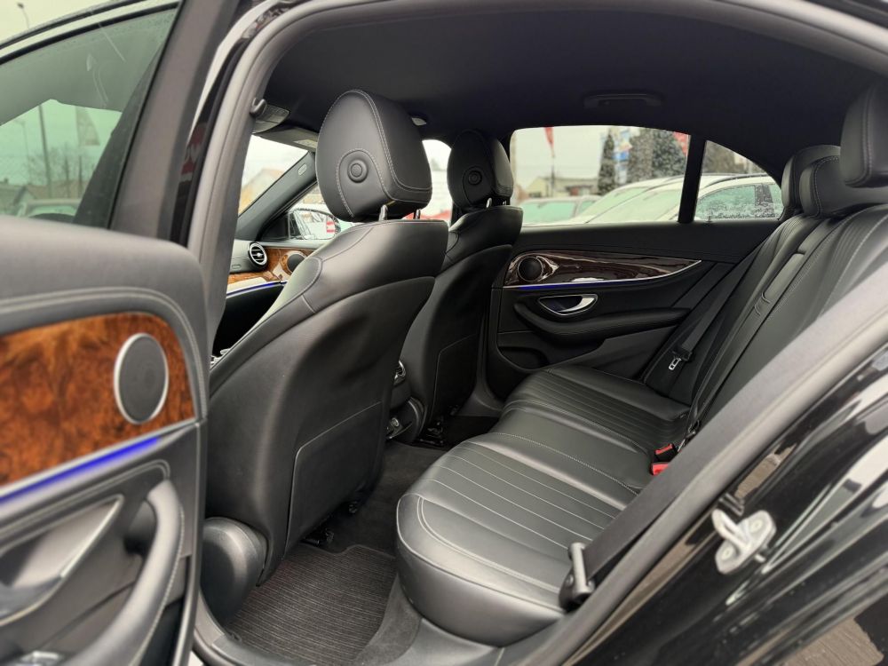 MERCEDES-BENZ E 220 d 9G-TRONIC Megkímélt állapot. LED Holttér HUD Carplay Fakormány 360kamera