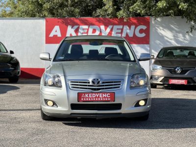 TOYOTA AVENSIS 1.8 Sol 133e km. ülésfűtés. digitklíma. vonóhorog. 2 gyári kulcs!