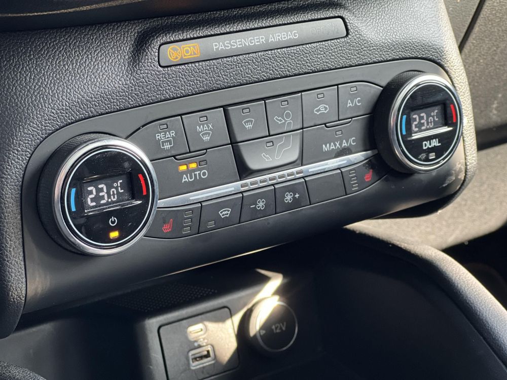 FORD KUGA 2.5 PHEV ST-Line CVT ST-line. panoráma tető