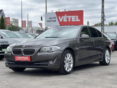 BMW 520d (Automata) Napfénytető. vaj bőrbelső. memória. HUD. kamera. 2 gyári kulcs!