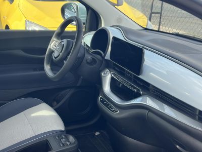 FIAT 500 500e La Prima 42kWh (Automata) Magyar.o-i.Klíma Tempomat Bluetooth Carplay 37e km!