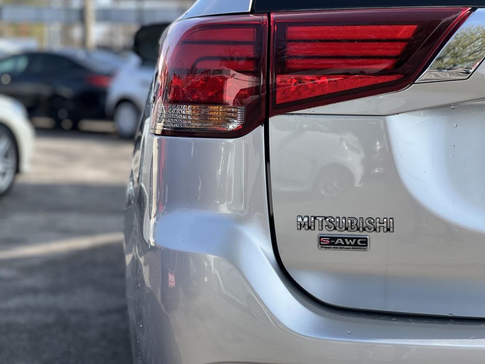 MITSUBISHI OUTLANDER 2.0 PHEV Intense Plus 4WD CVT 114e km