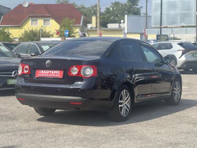 VOLKSWAGEN JETTA 1.6 Comfortline DSG Magyarországi Tolatóradar Navi Tempomat!