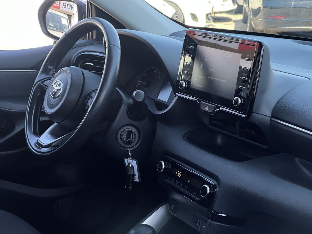 TOYOTA YARIS 1.5 Hybrid Comfort Tech e-CVT 103e km. táblafelismerő. ülésfűtés. kamera. digitklíma