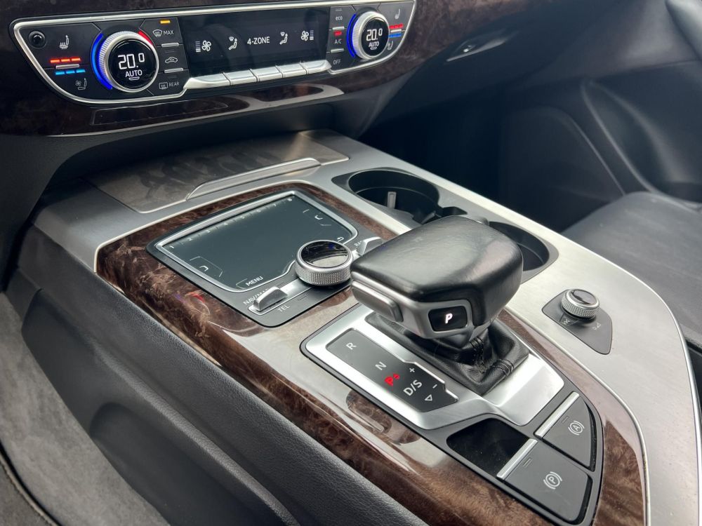 AUDI Q7 3.0 V6 TDI quattro Tiptronic ic M.o.i. 1.tul. rendszeresen karbantartott. vezérlés cserélve!
