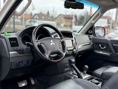 MITSUBISHI PAJERO 3.2 DI-D Instyle Navi (Automata) 117e km. M.o.-i. napfénytető. felező váltó. fakormány. megkímélt állapot!