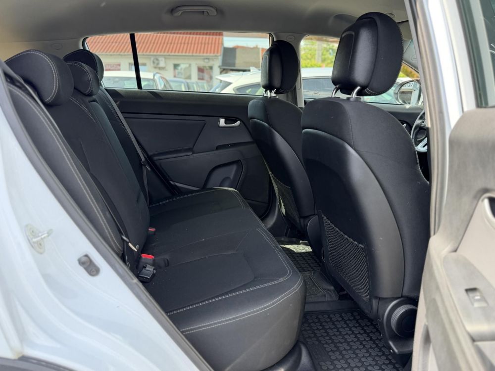 KIA SPORTAGE 2.0 CRDi EX Prémium 4x4 Magyarországi. tempomat. digitklíma. tolatóradar. vonóhorog. téli-nyári kerék!