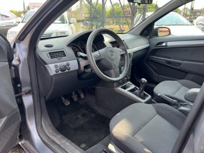 OPEL ASTRA H Caravan 1.6 Enjoy Rendszeresen karbantartott! Klíma Tempomat Alufelni Multikormány