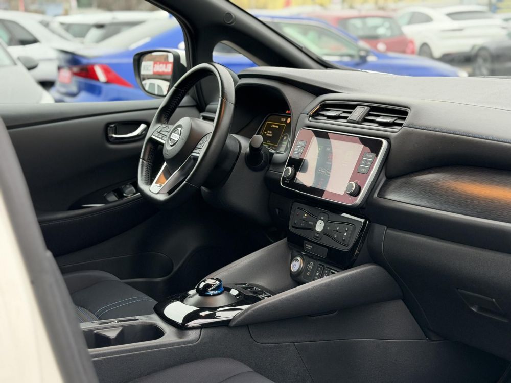 NISSAN LEAF N-Connecta e+ 62kWh (Automata) 96% akku 9e km. 360 kamera ProPilot 4x ülésfűtés