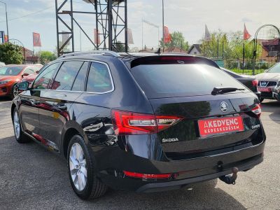 SKODA SUPERB Combi 2.0 TDi SCR Style LED Navi Tempomat Kamera Memória Ülésfűtés Bőr Vonóhorog Carplay