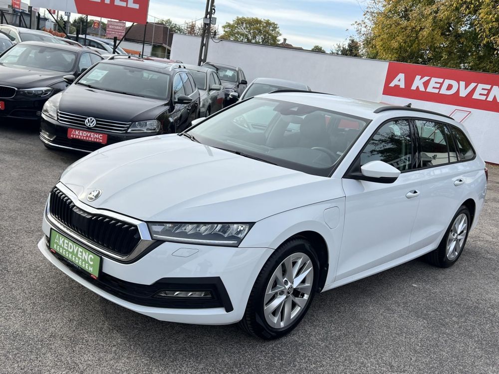 SKODA OCTAVIA Combi 1.4 TSI pHEV Ambition DSG 22e km. LED Tempomat Carplay Sávtartó Ülésfűtés Kormányfűtés Virtual Cockpit