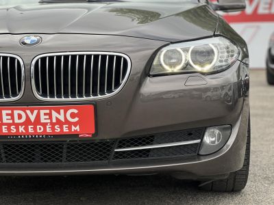 BMW 520d (Automata) Napfénytető. vaj bőrbelső. memória. HUD. kamera. 2 gyári kulcs!