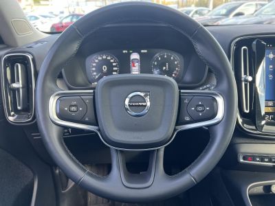 VOLVO XC40 2.0 [B4] MHEV R-Design Geartronic M.o.-i. 1.tul. Márkaszervizelt. Panorámatető Harman/Kardon Carplay Memória