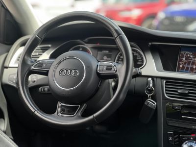 AUDI A4 Avant 2.0 TDI DPF EU5 S-line Vezetett szervizkönyv!