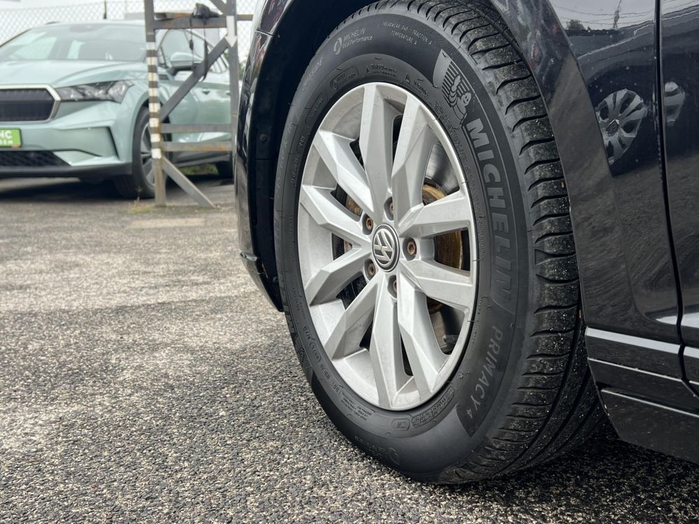 VOLKSWAGEN PASSAT VIII Variant 2.0 TDI SCR Business DSG Végig márkaszervizelt. LED Távtartó Ülésfűtés Navi Bluetooth MEGKÍMÉLT állapot!
