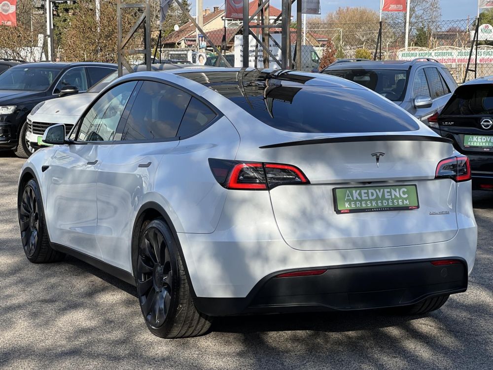 TESLA MODEL Y Performance AWD (Automata) 63e km. AMD Ryzen. mátrix LED. hőszivattyú. garanciális 2030-ig!