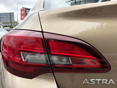 OPEL ASTRA J 1.4 T Selection M.o.-i. Klíma Tempomat Bluetooth