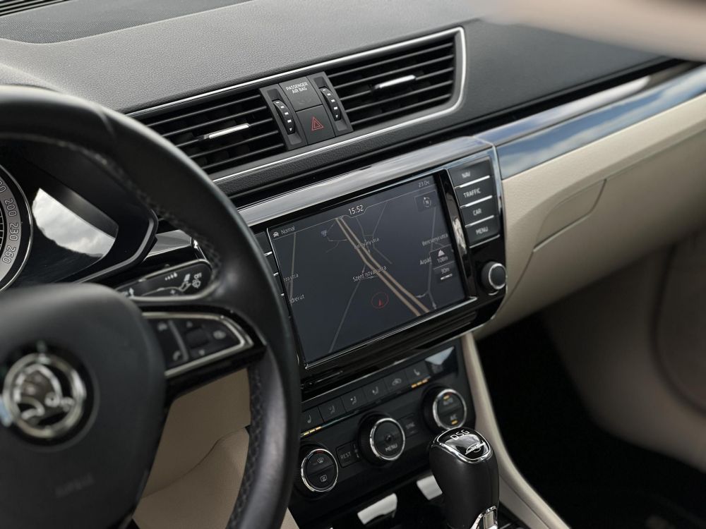 SKODA SUPERB 2.0 TDI SCR L&K DSG Vaj bőrbelső. tolatókamera. adaptív futómű. teljes szerviztörténet!