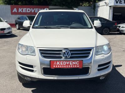 VOLKSWAGEN TOUAREG 3.0 V6 TDI Tiptronic ic Magyarországi. 3.5T vonóhorog. napfénytető. barna bőr. szervizelt!
