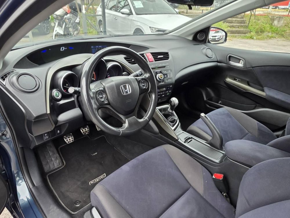 HONDA CIVIC 2.2 CTDi Executive Tempomat Kamera Vonóhorog Digitklíma 4-5L/100km!