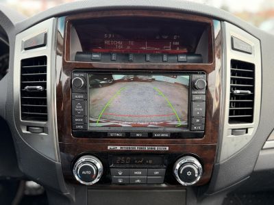 MITSUBISHI PAJERO 3.2 DI-D Instyle Navi (Automata) 117e km. M.o.-i. napfénytető. felező váltó. fakormány. megkímélt állapot!