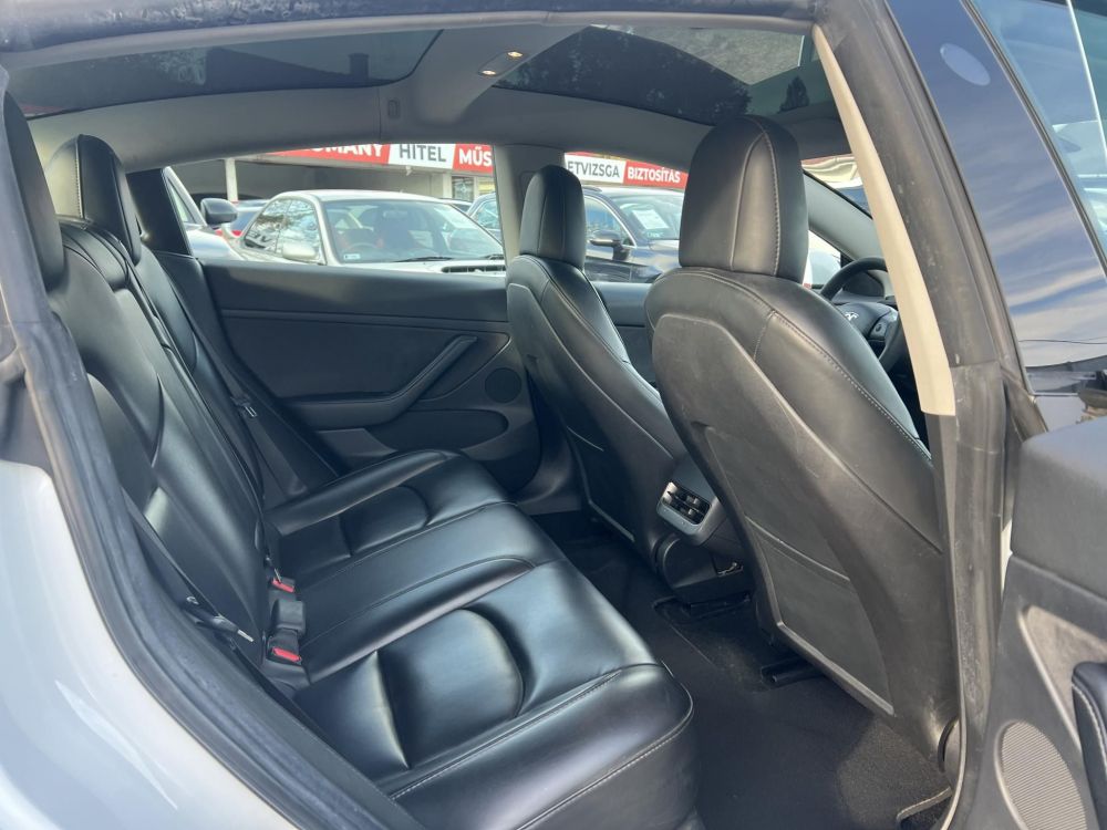 TESLA MODEL 3 Long Range AWD (Automata) FACELIFT. hőszivattyú. premium hifi. mátrix LED!