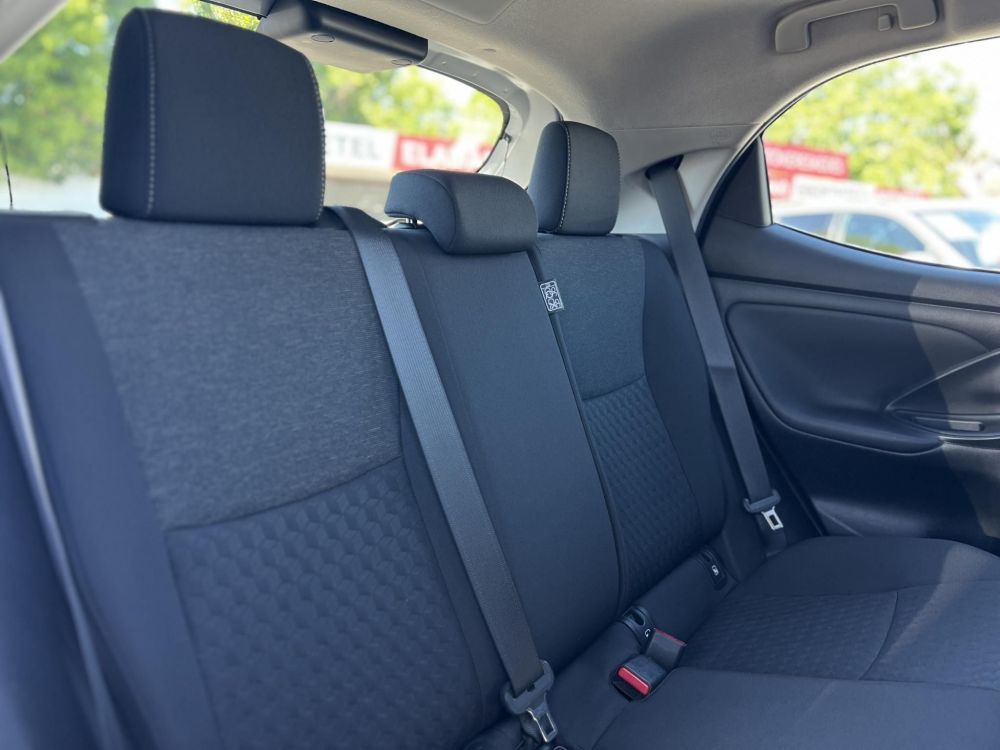 TOYOTA YARIS 1.5 Hybrid Comfort Tech e-CVT 103e km. táblafelismerő. ülésfűtés. kamera. digitklíma