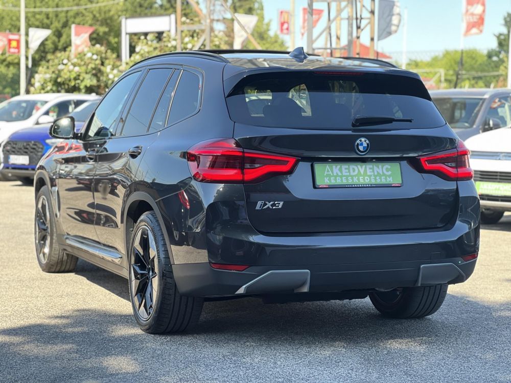 BMW IX3 Impressive sérülésmentes. dokumentált előélet. harman/kardon. panoráma. memória. HUD